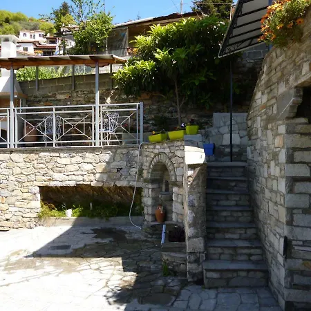 House On The Mountain With Barbeque And Courtyard Volos