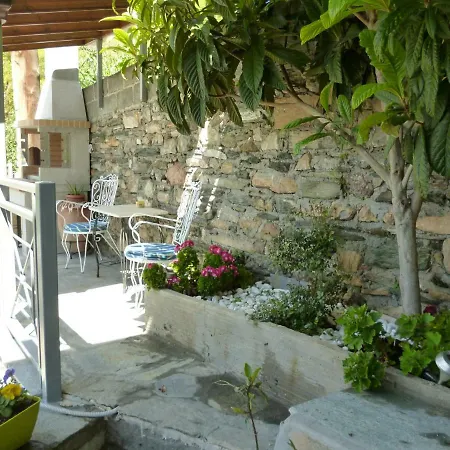 Apartment House On The Mountain With Barbeque And Courtyard