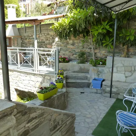 Appartement House On The Mountain With Barbeque And Courtyard