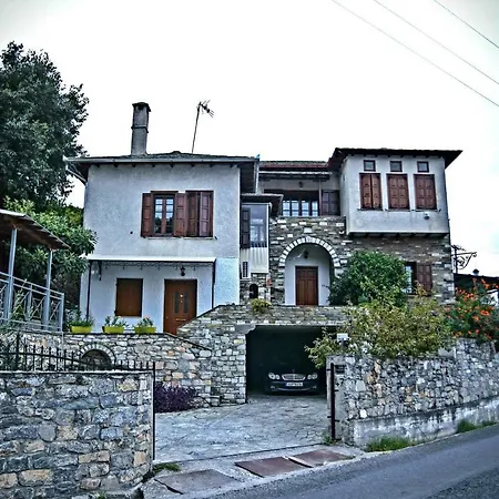 House On The Mountain With Barbeque And Courtyard